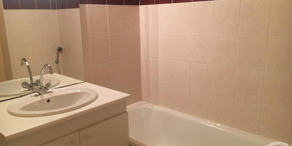appartement à ST PIERRE DU MONT (40280)